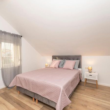 Villa Eni Apartments 1 만드레 외부 사진