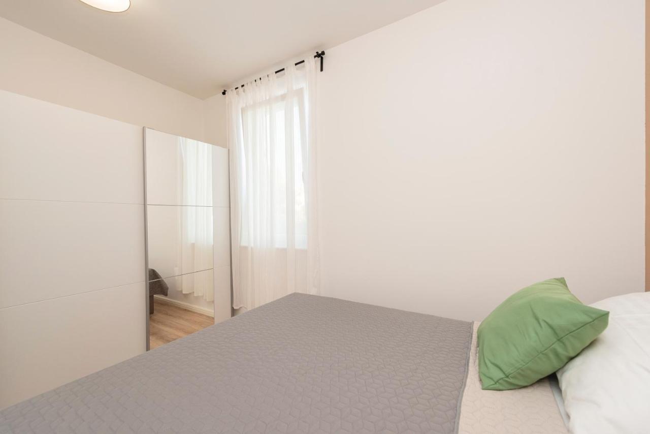 Villa Eni Apartments 1 만드레 외부 사진