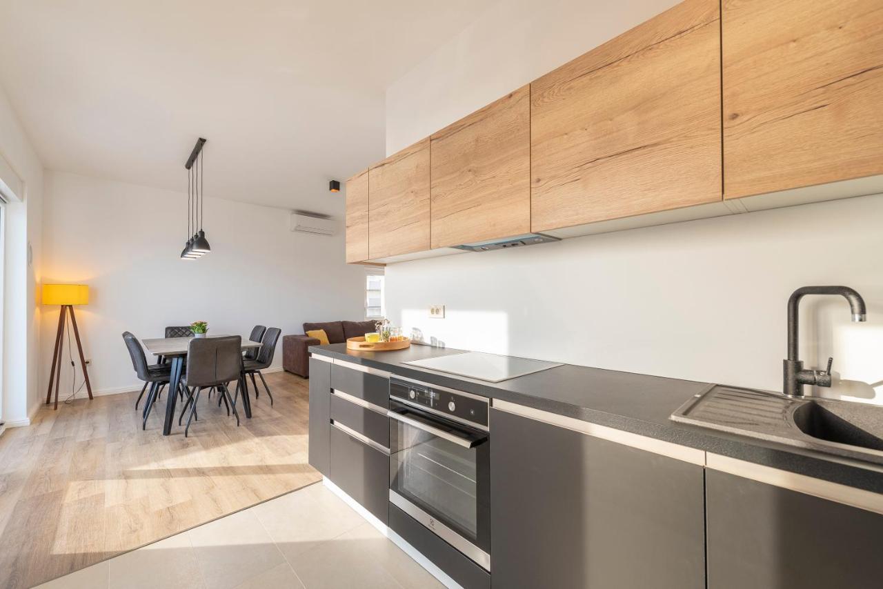 Villa Eni Apartments 1 만드레 외부 사진